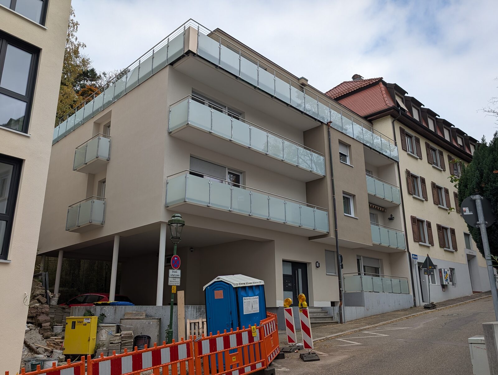 Sanierte Fassade des Gebäudes